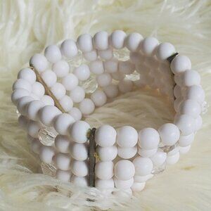 Memory Wrap White Beads Wire Bracelet. 🌴